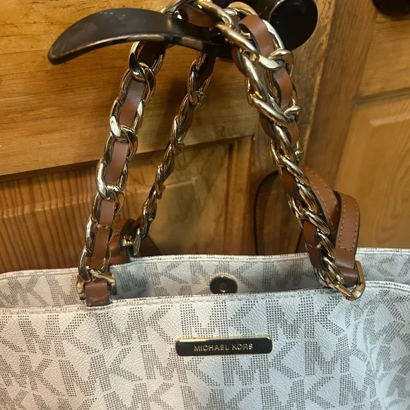 Micheal Kors Monogram Tote Handbag - Picture 2 of 8